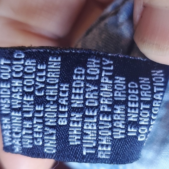 Vanilla Star distressed & embroidered 5 pocket denim shorts. Size 16 - Picture 6 of 10